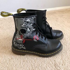 Dr. Martens Rose Skull 8 Eye Boot